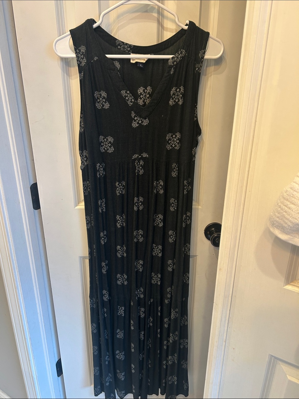 Universal Thread Black Floral V‑Neck Maxi Dress